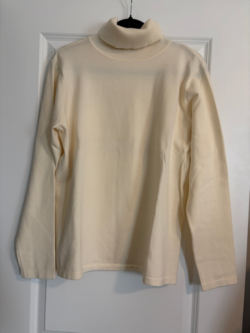 Women’s Eddie Bauer Cream Turtleneck Sweater